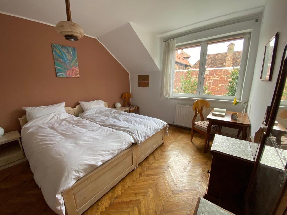 Rose'S Oldtown Apartment Braşov Buitenkant foto