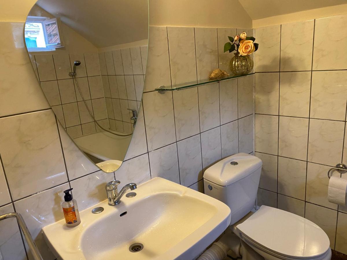 Rose'S Oldtown Apartment Braşov Buitenkant foto