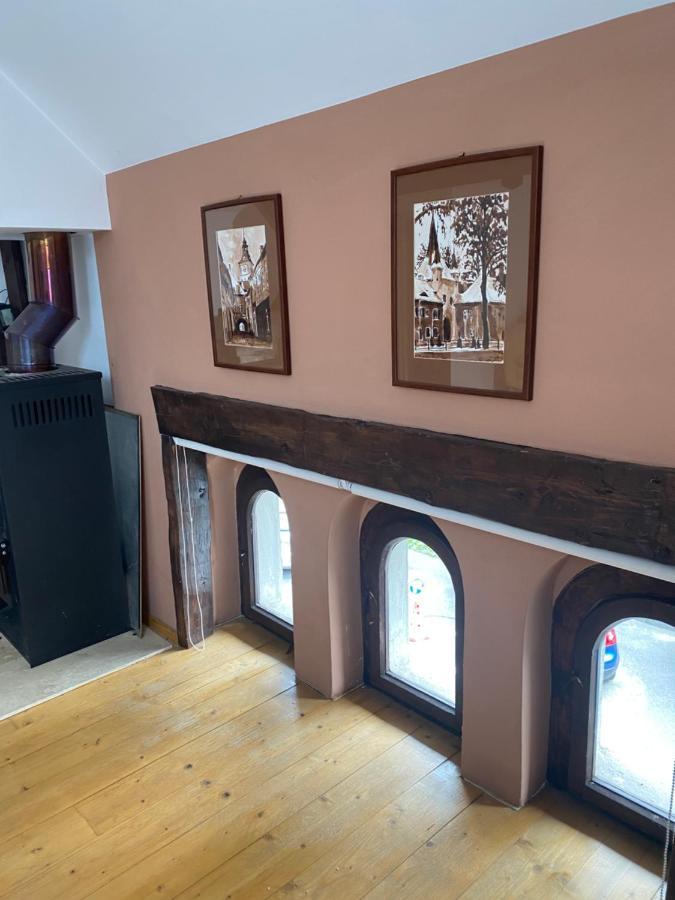 Rose'S Oldtown Apartment Braşov Buitenkant foto