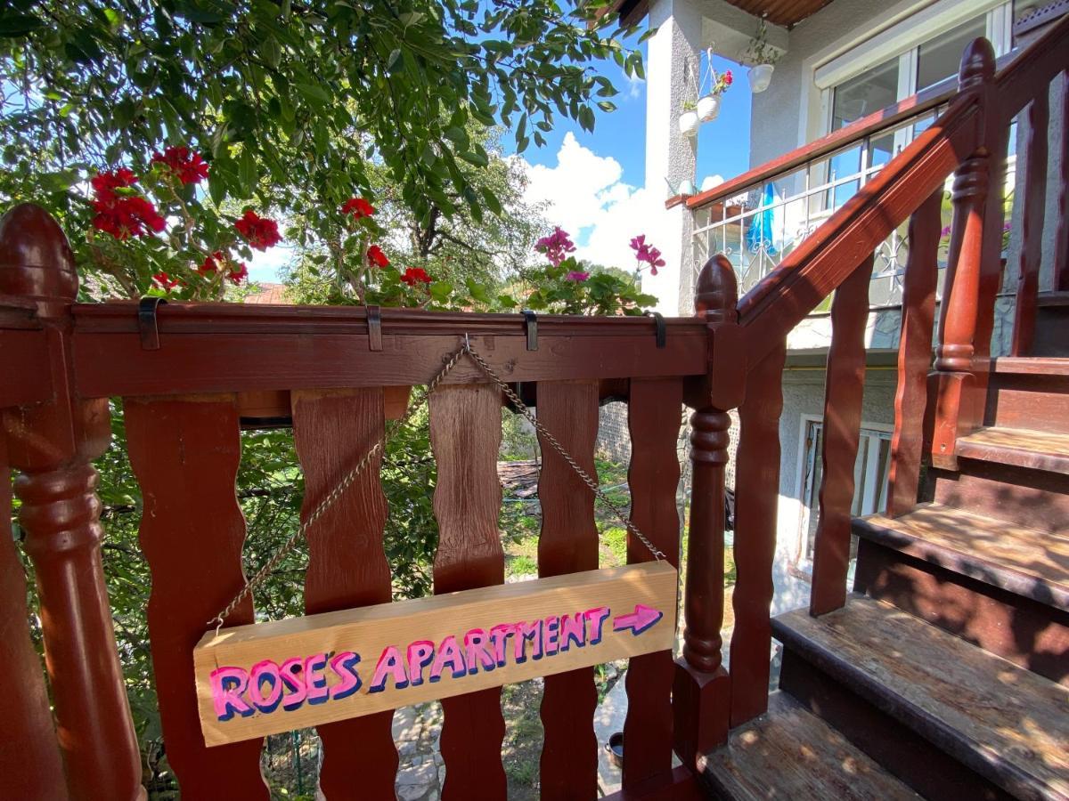 Rose'S Oldtown Apartment Braşov Buitenkant foto