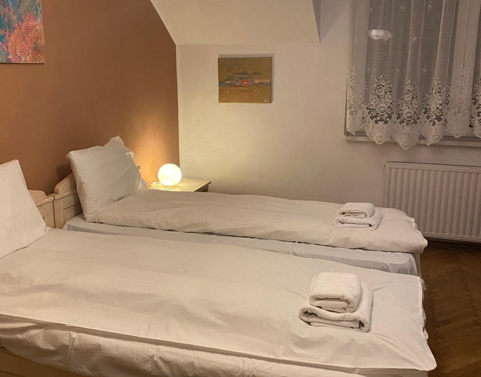 Rose'S Oldtown Apartment Braşov Buitenkant foto