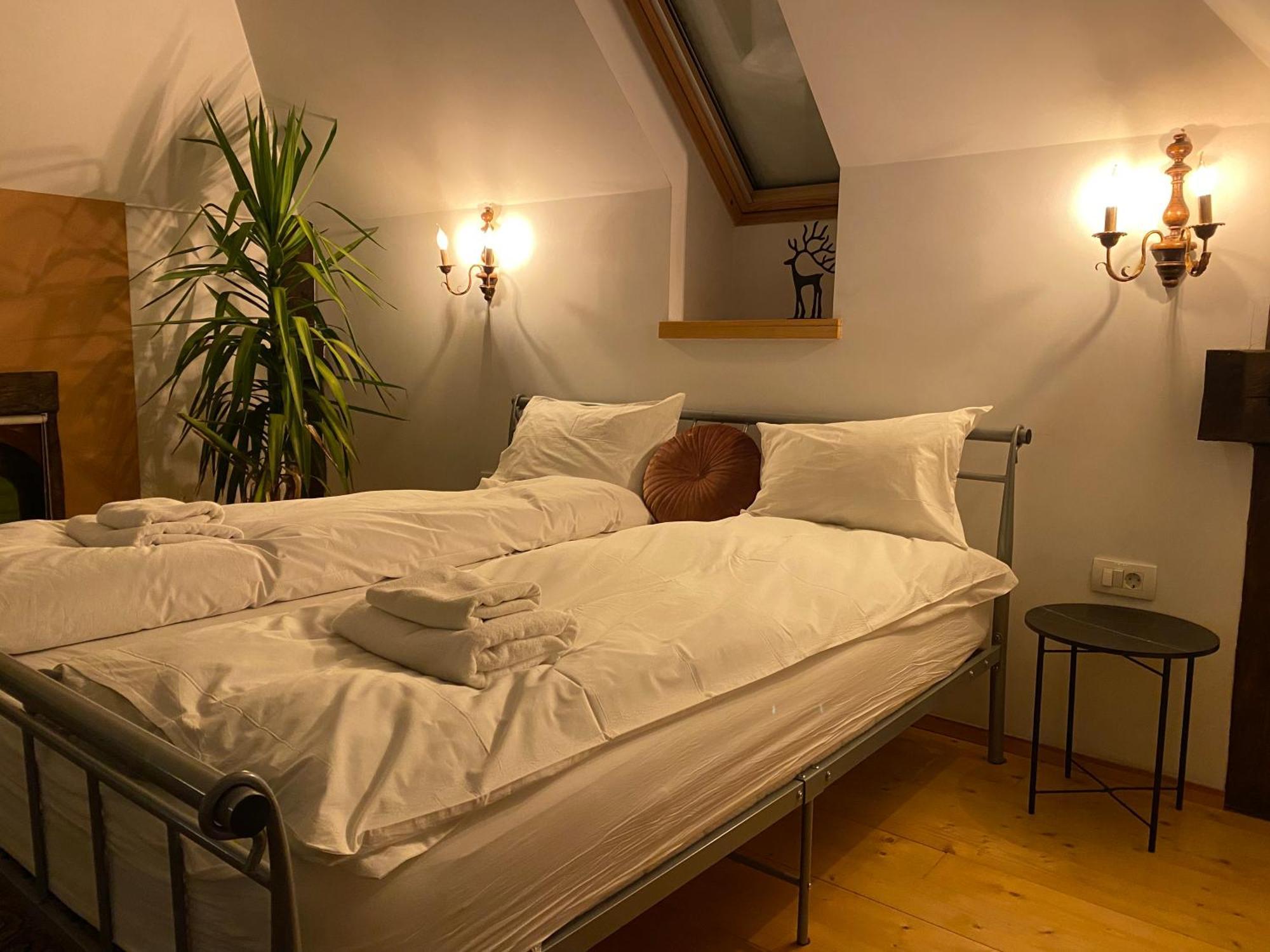 Rose'S Oldtown Apartment Braşov Buitenkant foto