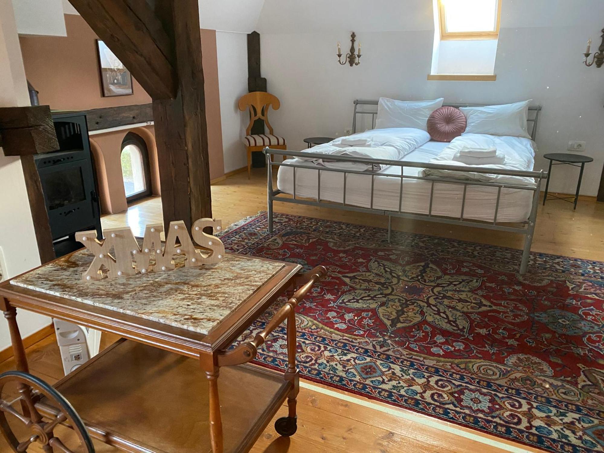 Rose'S Oldtown Apartment Braşov Buitenkant foto