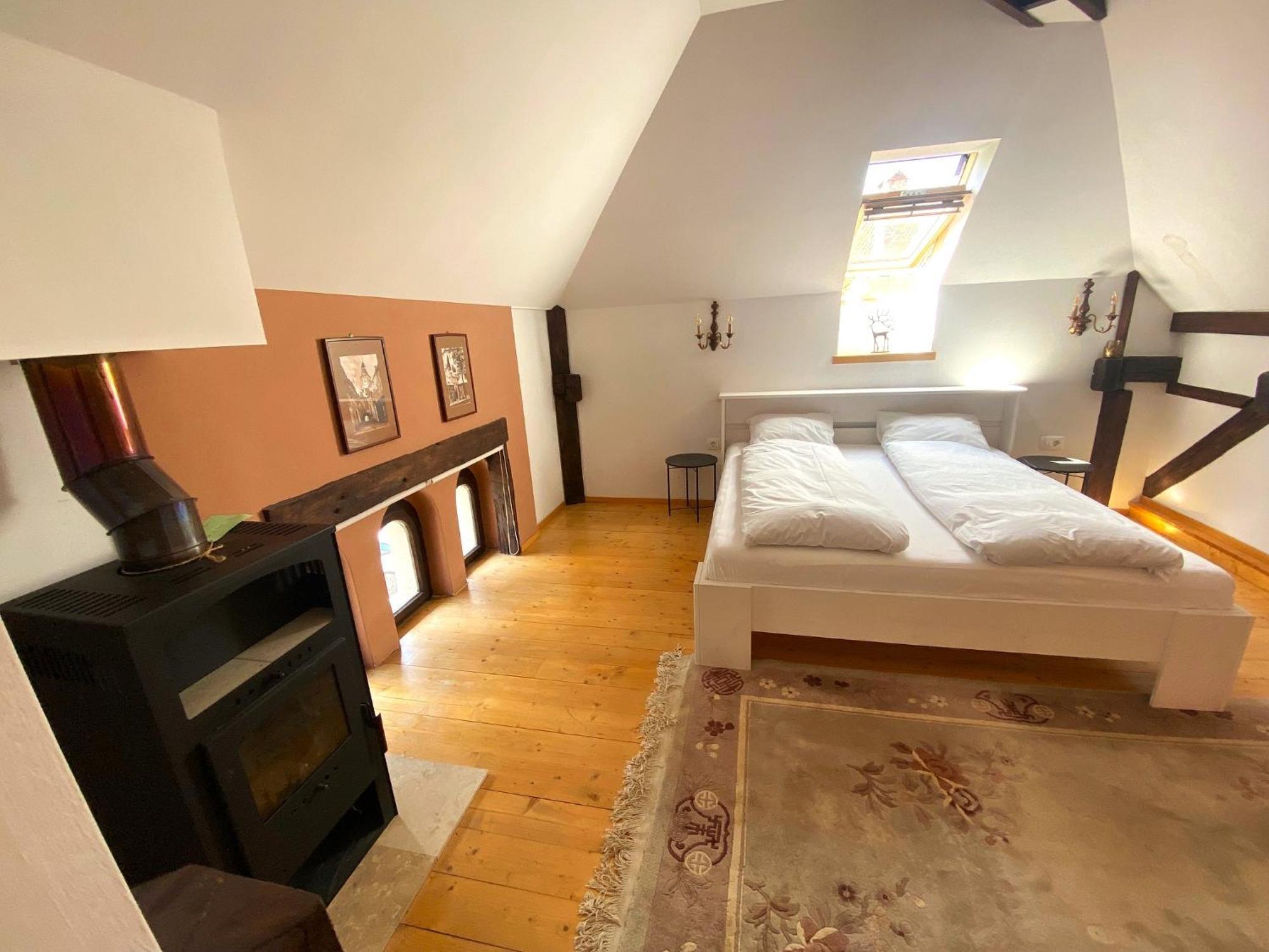 Rose'S Oldtown Apartment Braşov Buitenkant foto